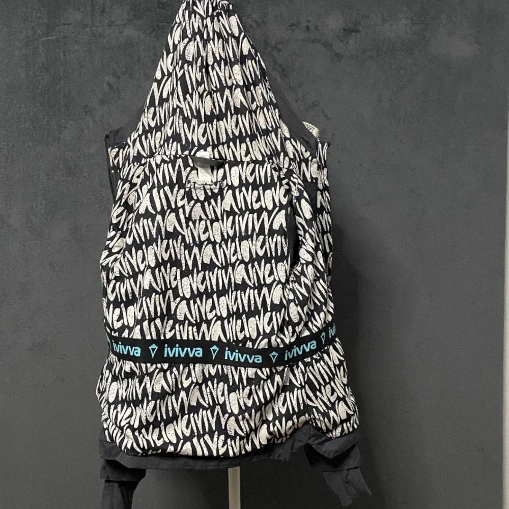Ivivva Lululemon Radiantly Rain Jacket Girls 8 Gray Lined Logo Waterproof Hooded